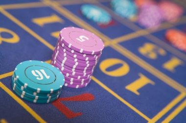 Wild Fireworks blackjack table on kargo toto with dealer and betting interface